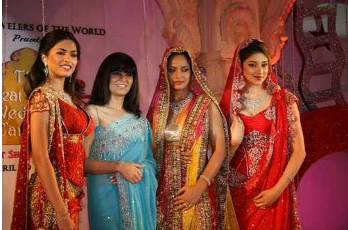 Váy cưới truyền thống với nhiều thiết kế khác nhau Váy cưới truyền thống với nhiều thiết kế khác nhau