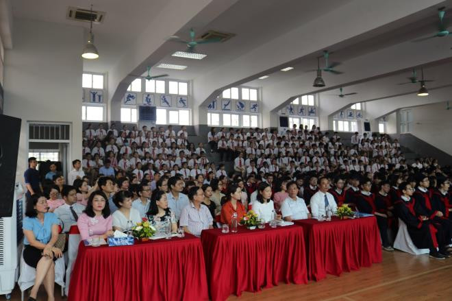Các em học sinh trường Cầu Giấy được vinh danh sau 1 năm học tập, phấn đấu. Ảnh Trường Cầu Giấy Các em học sinh trường Cầu Giấy được vinh danh sau 1 năm học tập, phấn đấu. Ảnh Trường Cầu Giấy