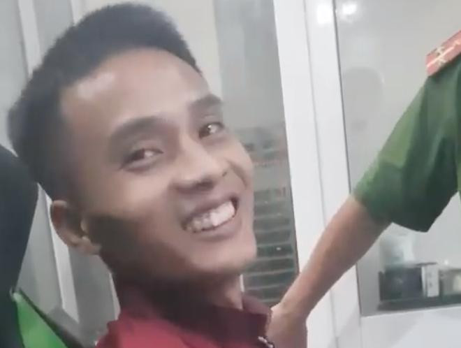 Triệu Quân Sự khi bị bắt. Ảnh: Chụp qua màn hình Triệu Quân Sự khi bị bắt. Ảnh: Chụp qua màn hình