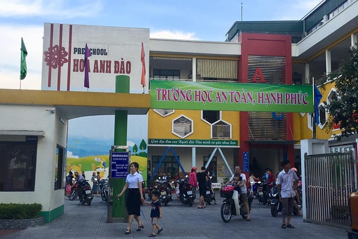 Trường Mầm non Hoa Anh Đào, nơi xảy ra vụ việc đánh trẻ của cô giáo mầm non. Ảnh: Báo Lao Động. Trường Mầm non Hoa Anh Đào, nơi xảy ra vụ việc đánh trẻ của cô giáo mầm non. Ảnh: Báo Lao Động.