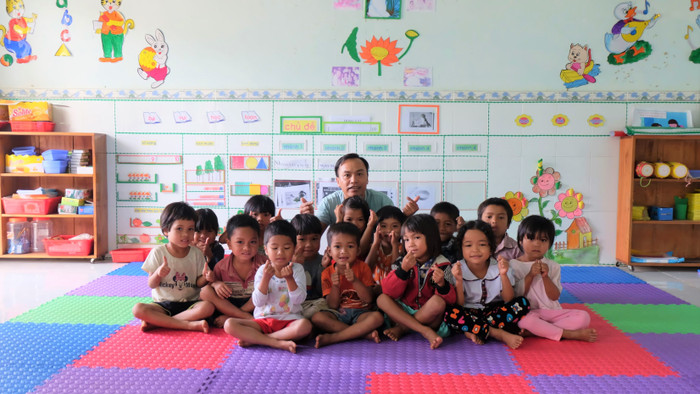 Thầy trò cùng "thả tim". Ảnh: LC