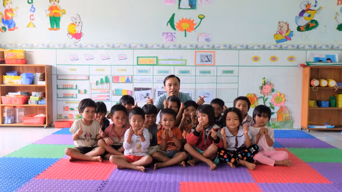 Thầy trò cùng "thả tim". Ảnh: LC Thầy trò cùng "thả tim". Ảnh: LC