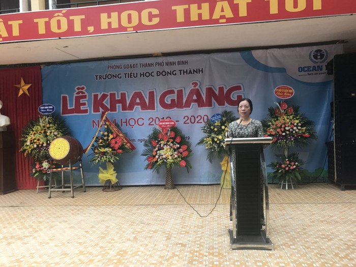 Bà Bùi Thị Sơn khi còn là hiệu trưởng trường Tiểu học Đông Thành (Thành phố Ninh Bình) Bà Bùi Thị Sơn khi còn là hiệu trưởng trường Tiểu học Đông Thành (Thành phố Ninh Bình)