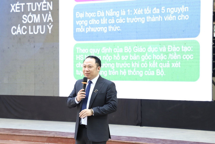 Thạc sĩ Nguyễn Vinh San - Trưởng phòng hành chính, Trường Đại học Sư phạm, Đại học Đà Nẵng, đồng thời là thành viên chủ chốt nhóm thực hiện Bảng xếp hạng đại học Việt Nam - VNUR. Ảnh: UED Thạc sĩ Nguyễn Vinh San - Trưởng phòng hành chính, Trường Đại học Sư phạm, Đại học Đà Nẵng, đồng thời là thành viên chủ chốt nhóm thực hiện Bảng xếp hạng đại học Việt Nam - VNUR. Ảnh: UED