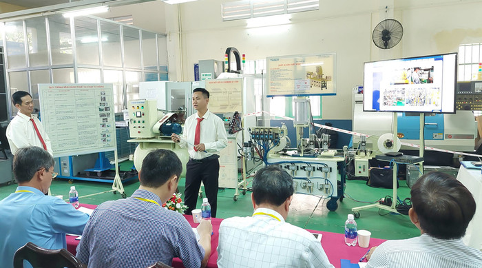 Ngày 30-31/5 diễn ra hội thảo khoa học “Cao đẳng - Thực trạng và giải pháp” tại Quảng Nam. Ảnh minh họa: THACO Chu Lai nhom-tac-gia-truong-cao-dang-thaco-trinh-bay-ve-thiet-bi-du-thi1.jpg