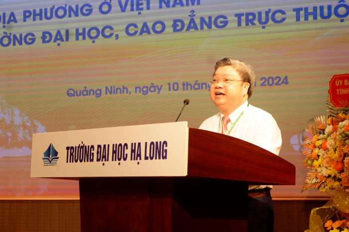 Phó giáo sư Bùi Văn Dũng - Hiệu trưởng trường Đại học Hồng Đức, Chủ nhiệm Câu lạc bộ các trường đại học địa phương. GDVN-ht-gd địa phương (13).jpg