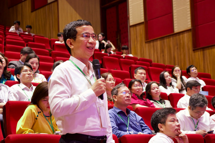 Phó Giáo sư, Tiến sĩ Đậu Bá Thìn, Ủy viên Ban chấp hành Đảng ủy, Phó Hiệu trưởng Trường Đại học Hồng Đức. (Ảnh: Nhật Lệ) GDVN-ht-gd địa phương (11).jpg