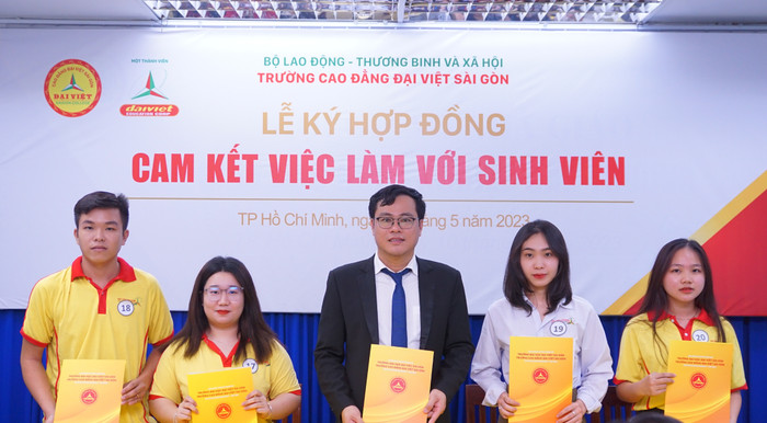 Trường Cao đẳng Đại Việt Sài Gòn cam kết 100% học viên của trường đều có việc làm đúng với chuyên ngành sau khi tốt nghiệp truong-cao-dang-dai-viet-sai-gon-cam-ket-viec-lam.jpg