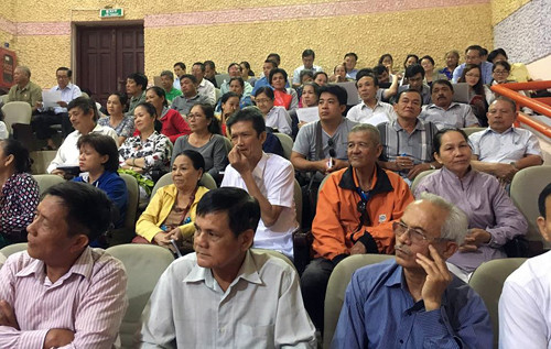 Người dân Thủ Thiêm tại buổi tiếp xúc cử tri. (Ảnh: H.L) Người dân Thủ Thiêm tại buổi tiếp xúc cử tri. (Ảnh: H.L)