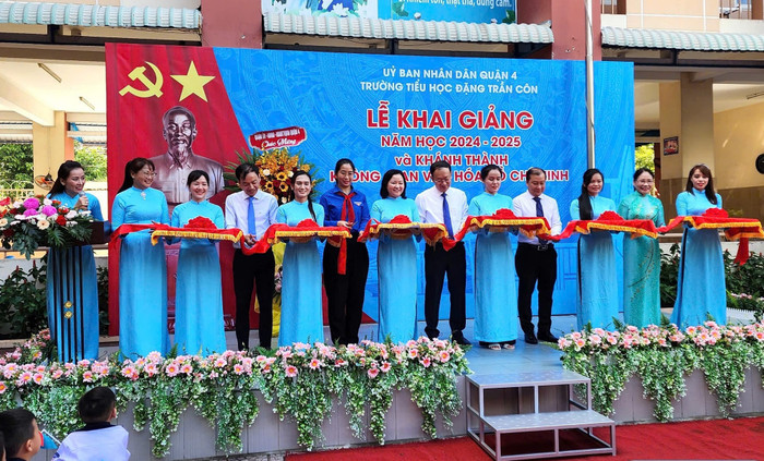 Trường tiểu học Đặng Trần Côn khánh thành Không gian văn hóa Hồ Chí Minh nhân dịp khai giảng năm học mới (ảnh: V.D) gdvn-bithunen4-1532.jpg