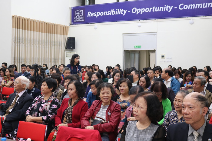 Đông đảo các thế hệ giáo viên, học sinh của trường tham dự tọa đàm. Ảnh: Đỗ Thơm Đông đảo các thế hệ giáo viên, học sinh của trường tham dự tọa đàm. Ảnh: Đỗ Thơm