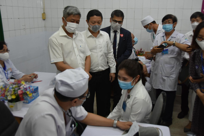 Công tác khám sàng lọc, kiểm tra trước tiêm chủng. Công tác khám sàng lọc, kiểm tra trước tiêm chủng.