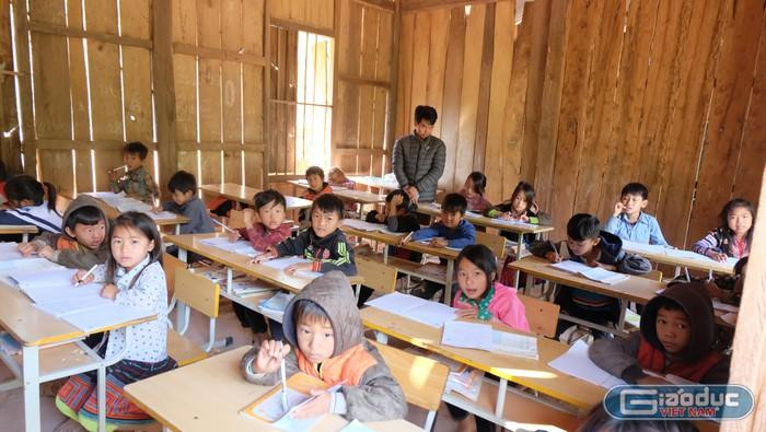 Nhiều giáo viên, đặc biệt là giáo viên vùng cao còn nhiều tâm tư về việc bỏ phụ cấp thâm niên. Ảnh minh họa: LC