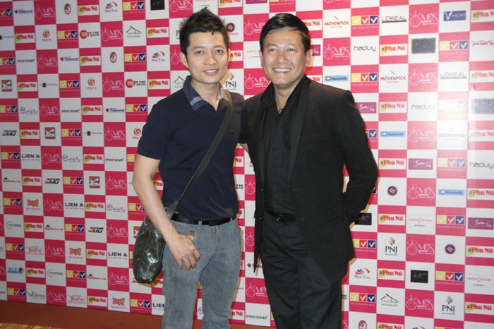 Nhà thiết kế thời trang Thuận Việt và nhiếp ảnh gia Quốc Huy cũng sẽ ngồi vào "ghế nóng" cuộc thi Hoa hậu Phụ nữ Việt Nam qua ảnh. Nhà thiết kế thời trang Thuận Việt và nhiếp ảnh gia Quốc Huy cũng sẽ ngồi vào "ghế nóng" cuộc thi Hoa hậu Phụ nữ Việt Nam qua ảnh.