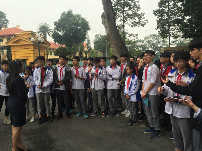 Các em học sinh Ban Mai lắng nghe thuyết trình và ghi chép các thông tin giới thiệu về Chủ tịch Hồ Chí Minh. Ảnh: Nhà trường cung cấp. Các em học sinh Ban Mai lắng nghe thuyết trình và ghi chép các thông tin giới thiệu về Chủ tịch Hồ Chí Minh. Ảnh: Nhà trường cung cấp.