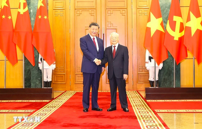 Tổng Bí thư Nguyễn Phú Trọng và Tổng Bí thư, Chủ tịch nước Trung Quốc Tập Cận Bình chụp ảnh chung. (Ảnh: Trí Dũng/TTXVN) TBT.jpg
