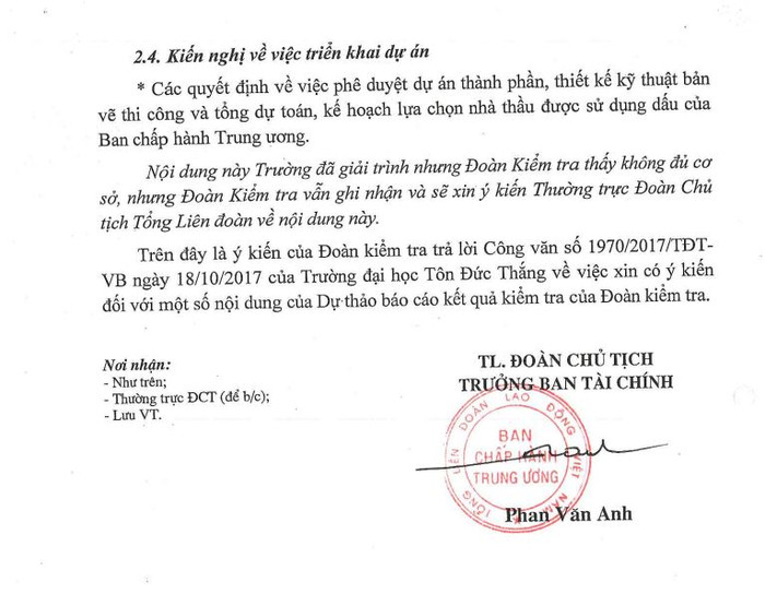 Ảnh chụp màn hình trang cuối văn bản số 1993/TLĐ ngày 29/11/2017 của Tổng liên đoàn Lao động Việt Nam gửi Trường Đại học Tôn Đức Thắng, có thể thấy rõ mâu thuẫn giữa việc "trên đây là ý kiến của Đoàn kiểm tra" với việc Trưởng ban Tài chính Phan Văn Anh "thừa lệnh Đoàn Chủ tịch" ký. Ảnh chụp màn hình trang cuối văn bản số 1993/TLĐ ngày 29/11/2017 của Tổng liên đoàn Lao động Việt Nam gửi Trường Đại học Tôn Đức Thắng, có thể thấy rõ mâu thuẫn giữa việc "trên đây là ý kiến của Đoàn kiểm tra" với việc Trưởng ban Tài chính Phan Văn Anh "thừa lệnh Đoàn Chủ tịch" ký.