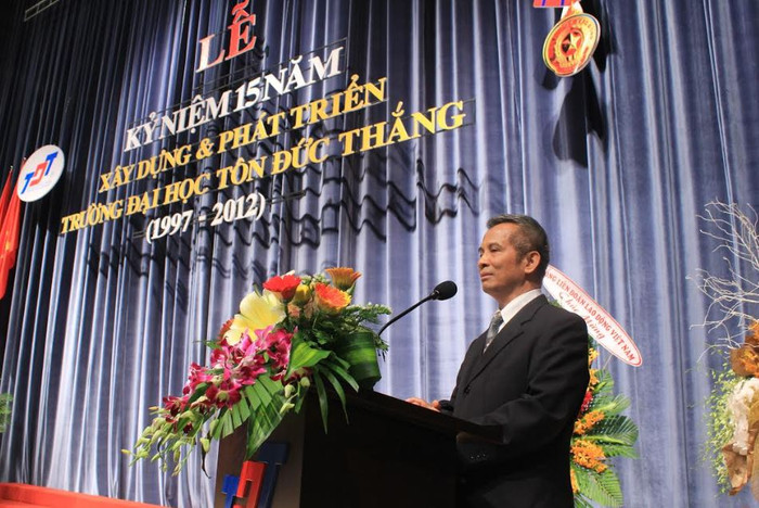Ông Đặng Ngọc Tùng, Chủ tịch Hội đồng trường phát biểu trong lễ kỷ niệm 15 năm ngày thành lập Trường Đại học Tôn Đức Thắng, ảnh: tdtu.edu.vn Ông Đặng Ngọc Tùng, Chủ tịch Hội đồng trường phát biểu trong lễ kỷ niệm 15 năm ngày thành lập Trường Đại học Tôn Đức Thắng, ảnh: tdtu.edu.vn