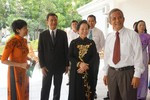Ngày 6/4/2015 Phó Chủ tịch nước Nguyễn Thị Doan thăm và làm việc tại Trường Đại học Tôn Đức Thắng, Chủ tịch Hội đồng trường Đặng Ngọc Tùng và Hiệu trưởng Lê Vinh Danh giới thiệu với Phó Chủ tịch nước về quá trình hình thành, phát triển của Nhà trường. Ảnh: TDTU. Ngày 6/4/2015 Phó Chủ tịch nước Nguyễn Thị Doan thăm và làm việc tại Trường Đại học Tôn Đức Thắng, Chủ tịch Hội đồng trường Đặng Ngọc Tùng và Hiệu trưởng Lê Vinh Danh giới thiệu với Phó Chủ tịch nước về quá trình hình thành, phát triển của Nhà trường. Ảnh: TDTU.