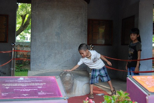 ĐÁP ÁN THI CAO ĐẲNG 2012 CỦA BỘ GIÁO DỤC: ĐÁP ÁN TIẾNG ANH KHỐI A1, D HỆ CAO ĐẲNG 2012 - ĐÁP ÁN MÔN VẬT LÍ KHỐI A, A1 HỆ CAO ĐẲNG 2012 - ĐÁP ÁN MÔN HÓA KHỐI A, B - ĐÁP ÁN MÔN TOÁN KHỐI A, A1, B, D HỆ CAO ĐẲNG 2012 - ĐÁP ÁN MÔN VĂN KHỐI C, D HỆ CAO ĐẲNG 2012 - ĐÁP ÁN TIẾNG TRUNG, PHÁP, NGA HỆ CAO ĐẲNG 2012 ĐÁP ÁN THI CAO ĐẲNG 2012 CỦA BỘ GIÁO DỤC: ĐÁP ÁN TIẾNG ANH KHỐI A1, D HỆ CAO ĐẲNG 2012 - ĐÁP ÁN MÔN VẬT LÍ KHỐI A, A1 HỆ CAO ĐẲNG 2012 - ĐÁP ÁN MÔN HÓA KHỐI A, B - ĐÁP ÁN MÔN TOÁN KHỐI A, A1, B, D HỆ CAO ĐẲNG 2012 - ĐÁP ÁN MÔN VĂN KHỐI C, D HỆ CAO ĐẲNG 2012 - ĐÁP ÁN TIẾNG TRUNG, PHÁP, NGA HỆ CAO ĐẲNG 2012