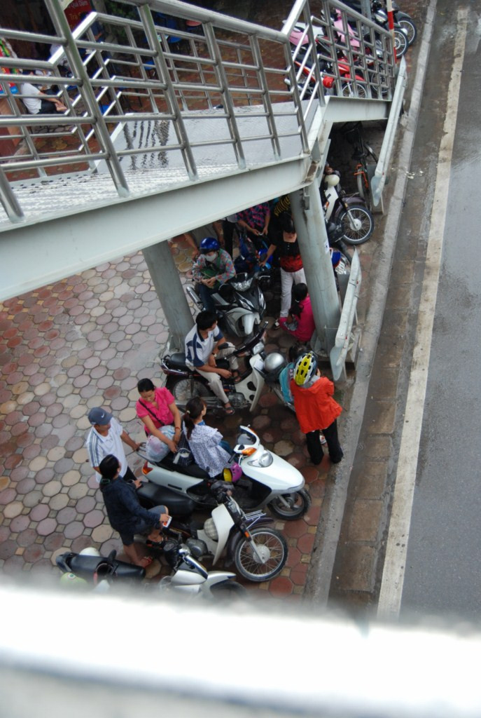 (Xem đáp án môn Vật lí - Xem đáp án môn Toán) (Xem đáp án môn Vật lí - Xem đáp án môn Toán)