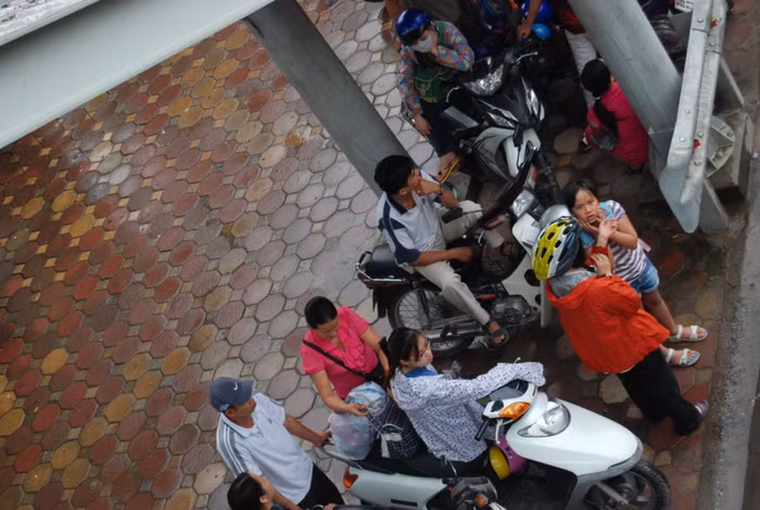 (Xem đáp án môn Vật lí - Xem đáp án môn Toán)