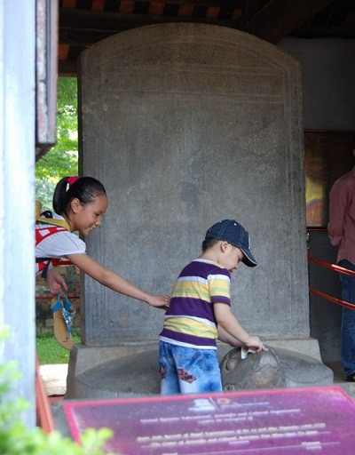 ĐÁP ÁN THI CAO ĐẲNG 2012 CỦA BỘ GIÁO DỤC: ĐÁP ÁN TIẾNG ANH KHỐI A1, D HỆ CAO ĐẲNG 2012 - ĐÁP ÁN MÔN VẬT LÍ KHỐI A, A1 HỆ CAO ĐẲNG 2012 - ĐÁP ÁN MÔN HÓA KHỐI A, B - ĐÁP ÁN MÔN TOÁN KHỐI A, A1, B, D HỆ CAO ĐẲNG 2012 - ĐÁP ÁN MÔN VĂN KHỐI C, D HỆ CAO ĐẲNG 2012 - ĐÁP ÁN TIẾNG TRUNG, PHÁP, NGA HỆ CAO ĐẲNG 2012 ĐÁP ÁN THI CAO ĐẲNG 2012 CỦA BỘ GIÁO DỤC: ĐÁP ÁN TIẾNG ANH KHỐI A1, D HỆ CAO ĐẲNG 2012 - ĐÁP ÁN MÔN VẬT LÍ KHỐI A, A1 HỆ CAO ĐẲNG 2012 - ĐÁP ÁN MÔN HÓA KHỐI A, B - ĐÁP ÁN MÔN TOÁN KHỐI A, A1, B, D HỆ CAO ĐẲNG 2012 - ĐÁP ÁN MÔN VĂN KHỐI C, D HỆ CAO ĐẲNG 2012 - ĐÁP ÁN TIẾNG TRUNG, PHÁP, NGA HỆ CAO ĐẲNG 2012