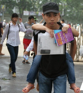 Trốn sau lưng người anh, Mỹ Linh không muốn nhắc nhiều đến bản thân