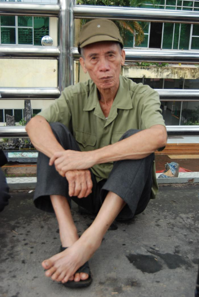 Ông Đoàn Văn Trung nhớ lại hành trình 10 năm đưa cháu đi thi Đại học (Ảnh: Đỗ Quyên) Ông Đoàn Văn Trung nhớ lại hành trình 10 năm đưa cháu đi thi Đại học (Ảnh: Đỗ Quyên)