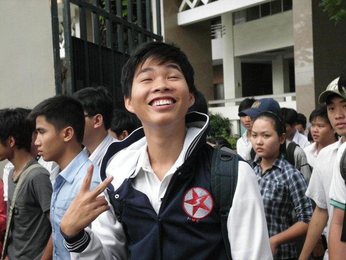 Thí sinh này cười tít mắt vì làm được bài (Ảnh: Dương Cầm) Thí sinh này cười tít mắt vì làm được bài (Ảnh: Dương Cầm)