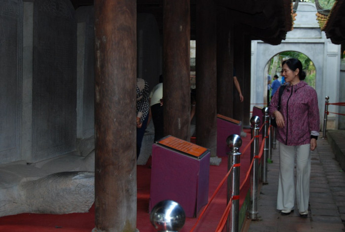 Phụ huynh chờ đợi con "sờ đầu rùa" ĐÁP ÁN THI CAO ĐẲNG 2012 CỦA BỘ GIÁO DỤC: ĐÁP ÁN TIẾNG ANH KHỐI A1, D HỆ CAO ĐẲNG 2012 - ĐÁP ÁN MÔN VẬT LÍ KHỐI A, A1 HỆ CAO ĐẲNG 2012 - ĐÁP ÁN MÔN HÓA KHỐI A, B - ĐÁP ÁN MÔN TOÁN KHỐI A, A1, B, D HỆ CAO ĐẲNG 2012 - ĐÁP ÁN MÔN VĂN KHỐI C, D HỆ CAO ĐẲNG 2012 - ĐÁP ÁN TIẾNG TRUNG, PHÁP, NGA HỆ CAO ĐẲNG 2012 Phụ huynh chờ đợi con "sờ đầu rùa" ĐÁP ÁN THI CAO ĐẲNG 2012 CỦA BỘ GIÁO DỤC: ĐÁP ÁN TIẾNG ANH KHỐI A1, D HỆ CAO ĐẲNG 2012 - ĐÁP ÁN MÔN VẬT LÍ KHỐI A, A1 HỆ CAO ĐẲNG 2012 - ĐÁP ÁN MÔN HÓA KHỐI A, B - ĐÁP ÁN MÔN TOÁN KHỐI A, A1, B, D HỆ CAO ĐẲNG 2012 - ĐÁP ÁN MÔN VĂN KHỐI C, D HỆ CAO ĐẲNG 2012 - ĐÁP ÁN TIẾNG TRUNG, PHÁP, NGA HỆ CAO ĐẲNG 2012