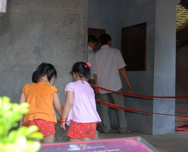 Trẻ con cũng thích sờ đầu rùa... ĐÁP ÁN THI CAO ĐẲNG 2012 CỦA BỘ GIÁO DỤC: ĐÁP ÁN TIẾNG ANH KHỐI A1, D HỆ CAO ĐẲNG 2012 - ĐÁP ÁN MÔN VẬT LÍ KHỐI A, A1 HỆ CAO ĐẲNG 2012 - ĐÁP ÁN MÔN HÓA KHỐI A, B - ĐÁP ÁN MÔN TOÁN KHỐI A, A1, B, D HỆ CAO ĐẲNG 2012 - ĐÁP ÁN MÔN VĂN KHỐI C, D HỆ CAO ĐẲNG 2012 - ĐÁP ÁN TIẾNG TRUNG, PHÁP, NGA HỆ CAO ĐẲNG 2012 Trẻ con cũng thích sờ đầu rùa... ĐÁP ÁN THI CAO ĐẲNG 2012 CỦA BỘ GIÁO DỤC: ĐÁP ÁN TIẾNG ANH KHỐI A1, D HỆ CAO ĐẲNG 2012 - ĐÁP ÁN MÔN VẬT LÍ KHỐI A, A1 HỆ CAO ĐẲNG 2012 - ĐÁP ÁN MÔN HÓA KHỐI A, B - ĐÁP ÁN MÔN TOÁN KHỐI A, A1, B, D HỆ CAO ĐẲNG 2012 - ĐÁP ÁN MÔN VĂN KHỐI C, D HỆ CAO ĐẲNG 2012 - ĐÁP ÁN TIẾNG TRUNG, PHÁP, NGA HỆ CAO ĐẲNG 2012