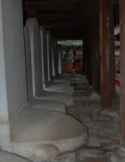 Hai sĩ tử này leo hàng rào màu đỏ để vào trong, mặc dù đã bị ngăn cấm. ĐÁP ÁN THI CAO ĐẲNG 2012 CỦA BỘ GIÁO DỤC: ĐÁP ÁN TIẾNG ANH KHỐI A1, D HỆ CAO ĐẲNG 2012 - ĐÁP ÁN MÔN VẬT LÍ KHỐI A, A1 HỆ CAO ĐẲNG 2012 - ĐÁP ÁN MÔN HÓA KHỐI A, B - ĐÁP ÁN MÔN TOÁN KHỐI A, A1, B, D HỆ CAO ĐẲNG 2012 - ĐÁP ÁN MÔN VĂN KHỐI C, D HỆ CAO ĐẲNG 2012 - ĐÁP ÁN TIẾNG TRUNG, PHÁP, NGA HỆ CAO ĐẲNG 2012 Hai sĩ tử này leo hàng rào màu đỏ để vào trong, mặc dù đã bị ngăn cấm. ĐÁP ÁN THI CAO ĐẲNG 2012 CỦA BỘ GIÁO DỤC: ĐÁP ÁN TIẾNG ANH KHỐI A1, D HỆ CAO ĐẲNG 2012 - ĐÁP ÁN MÔN VẬT LÍ KHỐI A, A1 HỆ CAO ĐẲNG 2012 - ĐÁP ÁN MÔN HÓA KHỐI A, B - ĐÁP ÁN MÔN TOÁN KHỐI A, A1, B, D HỆ CAO ĐẲNG 2012 - ĐÁP ÁN MÔN VĂN KHỐI C, D HỆ CAO ĐẲNG 2012 - ĐÁP ÁN TIẾNG TRUNG, PHÁP, NGA HỆ CAO ĐẲNG 2012