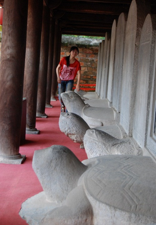 Cô gái này đã chạy khắp các dãy rùa, vẻ mệt mỏi hiện rõ trên khuôn mặt, thế nhưng vẫn rất háo hức. ĐÁP ÁN THI CAO ĐẲNG 2012 CỦA BỘ GIÁO DỤC: ĐÁP ÁN TIẾNG ANH KHỐI A1, D HỆ CAO ĐẲNG 2012 - ĐÁP ÁN MÔN VẬT LÍ KHỐI A, A1 HỆ CAO ĐẲNG 2012 - ĐÁP ÁN MÔN HÓA KHỐI A, B - ĐÁP ÁN MÔN TOÁN KHỐI A, A1, B, D HỆ CAO ĐẲNG 2012 - ĐÁP ÁN MÔN VĂN KHỐI C, D HỆ CAO ĐẲNG 2012 - ĐÁP ÁN TIẾNG TRUNG, PHÁP, NGA HỆ CAO ĐẲNG 2012 Cô gái này đã chạy khắp các dãy rùa, vẻ mệt mỏi hiện rõ trên khuôn mặt, thế nhưng vẫn rất háo hức. ĐÁP ÁN THI CAO ĐẲNG 2012 CỦA BỘ GIÁO DỤC: ĐÁP ÁN TIẾNG ANH KHỐI A1, D HỆ CAO ĐẲNG 2012 - ĐÁP ÁN MÔN VẬT LÍ KHỐI A, A1 HỆ CAO ĐẲNG 2012 - ĐÁP ÁN MÔN HÓA KHỐI A, B - ĐÁP ÁN MÔN TOÁN KHỐI A, A1, B, D HỆ CAO ĐẲNG 2012 - ĐÁP ÁN MÔN VĂN KHỐI C, D HỆ CAO ĐẲNG 2012 - ĐÁP ÁN TIẾNG TRUNG, PHÁP, NGA HỆ CAO ĐẲNG 2012