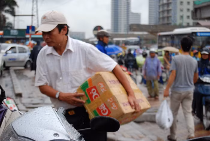 Phụ huynh mang cả mì tôm lên Hà Nội. Phụ huynh mang cả mì tôm lên Hà Nội.