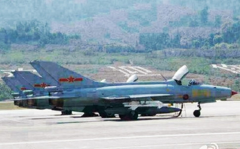Chiến đấu cơ Trung Quốc tập kết ở Lâm Thương. Chiến đấu cơ Trung Quốc tập kết ở Lâm Thương.