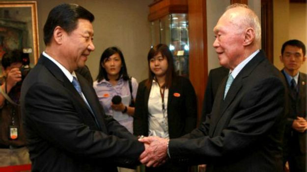 Tập Cận Bình từng cho biết rằng ông rất khâm phục Lý Quang Diệu. Tập Cận Bình từng cho biết rằng ông rất khâm phục Lý Quang Diệu.