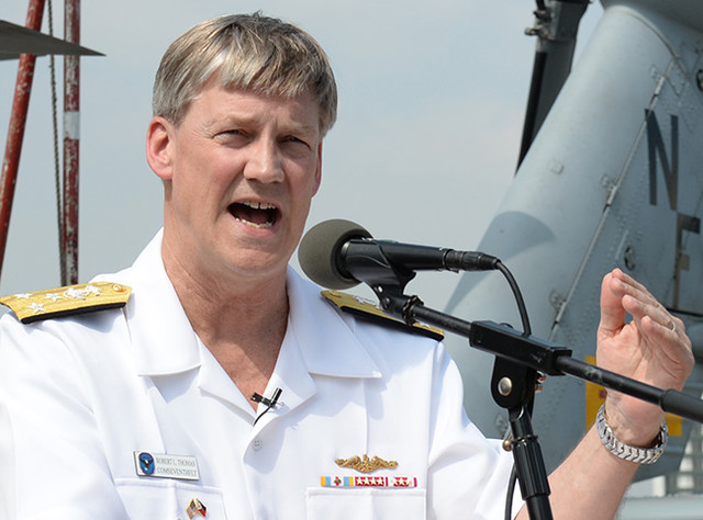 Phó Đô đốc Robert Thomas, Tư lệnh Hạm đội 7 Hoa Kỳ. Ảnh: Bloomberg. Phó Đô đốc Robert Thomas, Tư lệnh Hạm đội 7 Hoa Kỳ. Ảnh: Bloomberg.