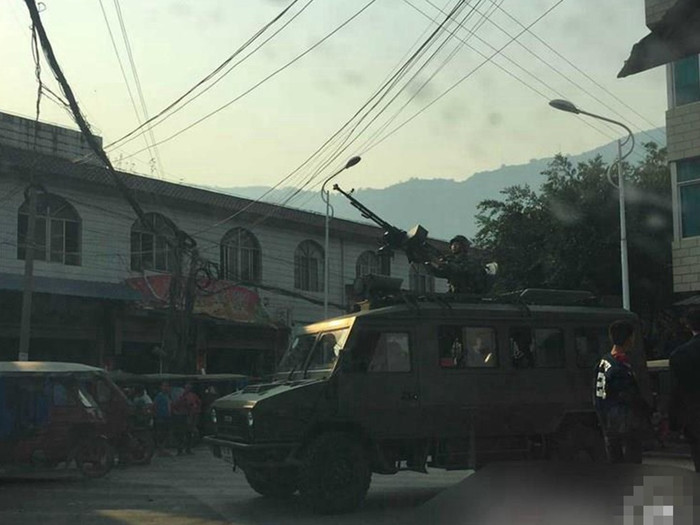 Đơn vị quân đội Trung Quốc được điều động áp sát biên giới Myanmar. Đơn vị quân đội Trung Quốc được điều động áp sát biên giới Myanmar.