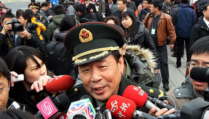 La Viện trong "vòng vây" báo chí. La Viện trong "vòng vây" báo chí.