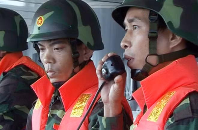 Lực lượng chức năng Việt Nam giữ vững vùng biển vùng trời Tổ quốc trong những ngày căng thẳng do Trung Quốc hạ đặt trái phép giàn khoan 981 trong vùng đặc quyền kinh tế, thềm lục địa Việt Nam.