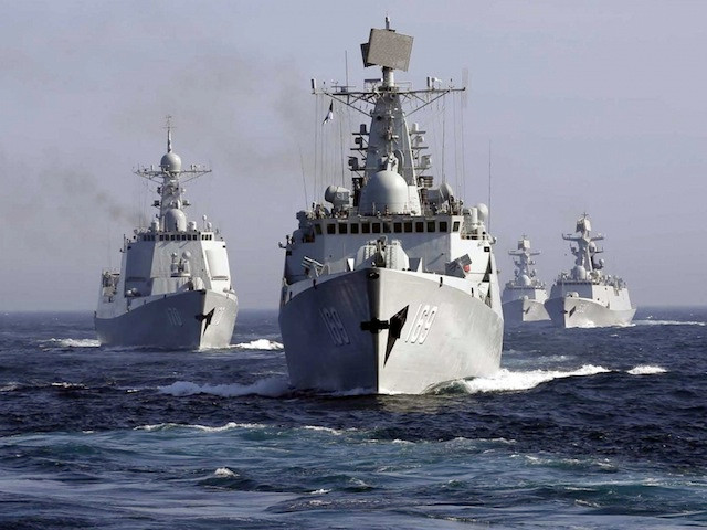 Hải quân Trung Quốc ngày càng phô trương cơ bắp ở Biển Đông, ảnh: AP/Breitbart.