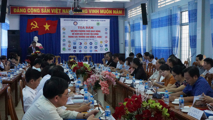 Buổi tọa đàm “Đổi mới phương thức hoạt động để đảm bảo tự chủ tài chính trong các trường cao đẳng Y, Dược”. (Ảnh: H.L)