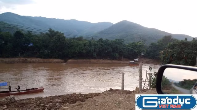 Nơi thượng nguồn sông Mã, chảy qua huyện Sông Mã, tỉnh Sơn La đang nhức nhối tình trạng khai thác cát trái phép. Ảnh: Duy Phong.