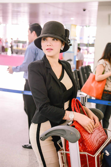 Sau đợt sang Indonesia tham gia sự kiện công bố đảo Komodo trở thành một trong những kỳ quan thiên nhiên mới của thế giới, Lý Nhã Kỳ tiếp tục được lãnh đạo Bộ Văn hóa, Du lịch nước này mời sang gặp gỡ, trao đổi về giao lưu văn hóa giữa hai nước Việt Nam - Indonesia. Sau đợt sang Indonesia tham gia sự kiện công bố đảo Komodo trở thành một trong những kỳ quan thiên nhiên mới của thế giới, Lý Nhã Kỳ tiếp tục được lãnh đạo Bộ Văn hóa, Du lịch nước này mời sang gặp gỡ, trao đổi về giao lưu văn hóa giữa hai nước Việt Nam - Indonesia.