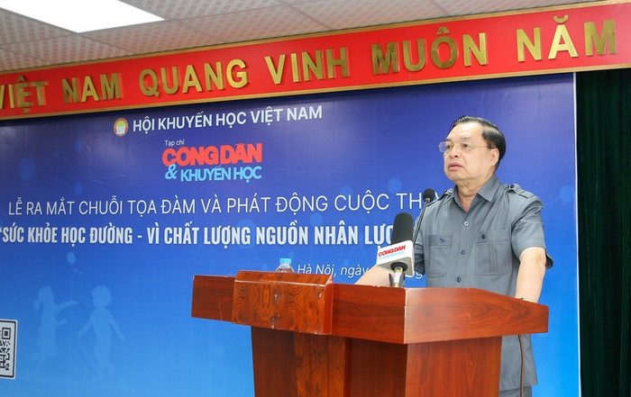 Phó Chủ tịch kiêm Tổng Thư ký Hội Khuyến học Việt Nam Lê Mạnh Hùng phát biểu tại buổi lễ. Le Manh Hung.jpg