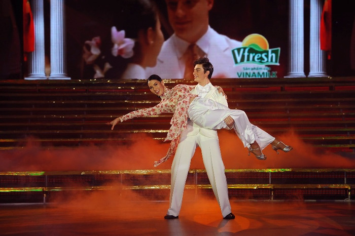 Tuy vậy, những pha Tendor bồng bế Anh Thư vẫn khá đơn điệu, không dùng nhiều kỹ thuật. Tuy vậy, những pha Tendor bồng bế Anh Thư vẫn khá đơn điệu, không dùng nhiều kỹ thuật.