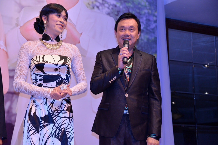 “Hai ông bà” khá…đẹp đôi trong ngày vui của con. “Hai ông bà” khá…đẹp đôi trong ngày vui của con.