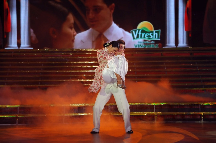 Tiết mục này của cô đã được bốn vị giám khảo chấm điểm số 37/40. Tiết mục này của cô đã được bốn vị giám khảo chấm điểm số 37/40.