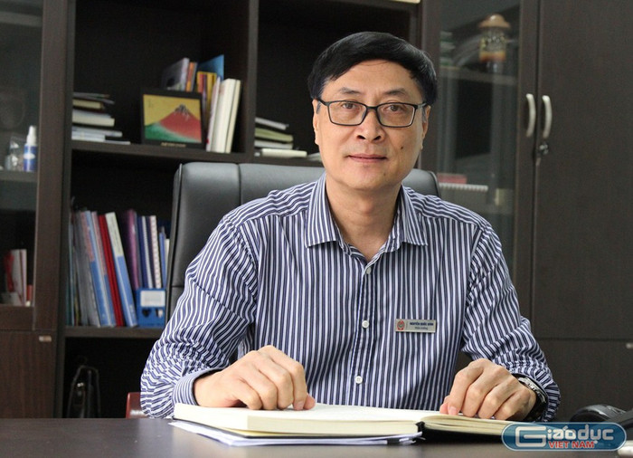 Thầy Nguyễn Quốc Bình – Hiệu trưởng Trường Trung học cơ sở và Trung học phổ thông Lê Quý Đôn. Ảnh: giaoduc.net.vn